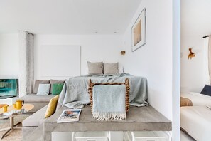 1 bedroom, in-room safe, iron/ironing board, free WiFi