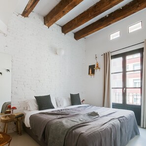 3 slaapkamers, een strijkplank/strijkijzer, gratis wifi, beddengoed