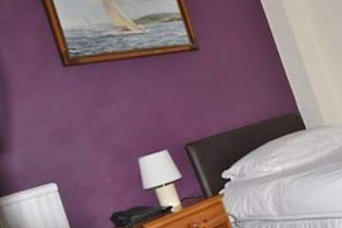 1 bedroom, individually decorated, individually furnished, desk