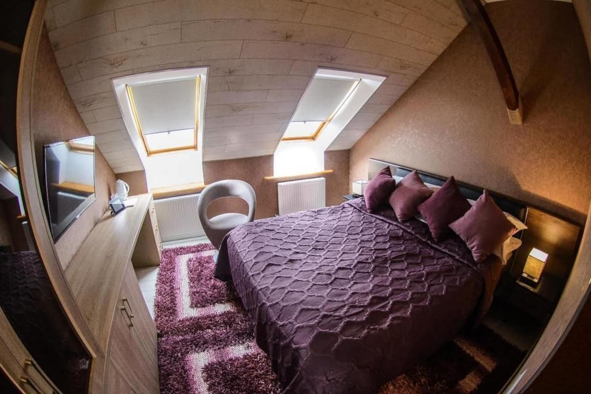 Minibar y caja de seguridad en la habitación