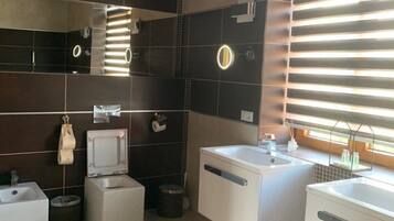 Junior Double Room | Bathroom | Free toiletries, hair dryer, bathrobes, slippers