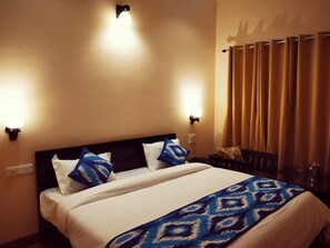 In-room safe, individually decorated, individually furnished, desk - Hotel Vista (Nainital)