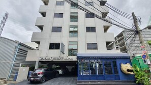 Exterior - RoomQuest Bangkok Ratchada (Bangkok)