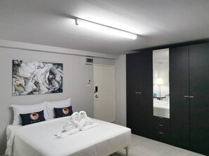 Free WiFi, bed sheets - RoomQuest Bangkok Ratchada (Bangkok)