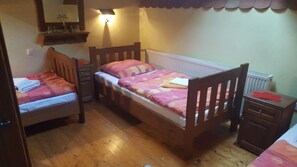 Triple Room, Shared Bathroom (1) | Desk, iron/ironing board, free WiFi, bed sheets