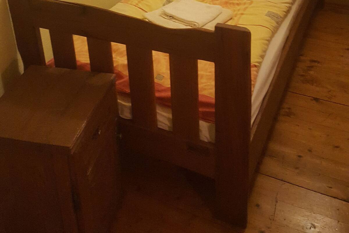 Twin Room, Shared Bathroom (2) | Desk, iron/ironing board, free WiFi, bed sheets