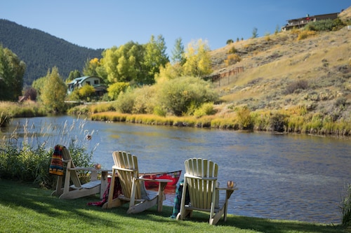 Outpost: Alpine Cottage Three