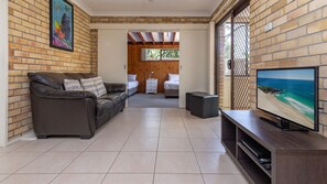 4 soverom, strykejern/-brett, internettilgang og sengetøy