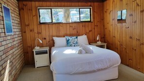 4 habitaciones, tabla de planchar con plancha y acceso a internet