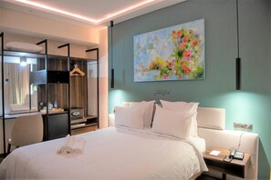 Kamer, 1 twee- of 2 eenpersoonsbedden | Luxe beddengoed, pillowtop-bedden, een minibar, een kluis op de kamer