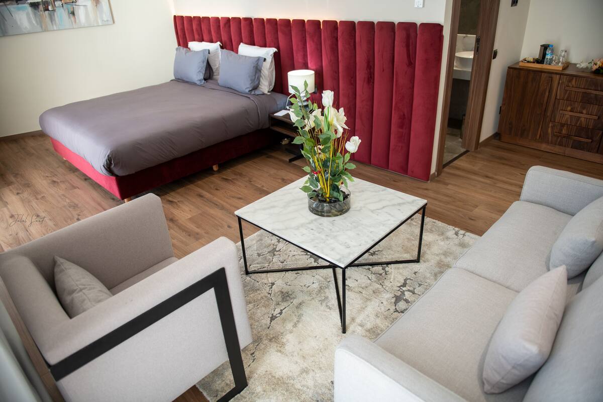 1 bedroom, premium bedding, pillow-top beds, minibar