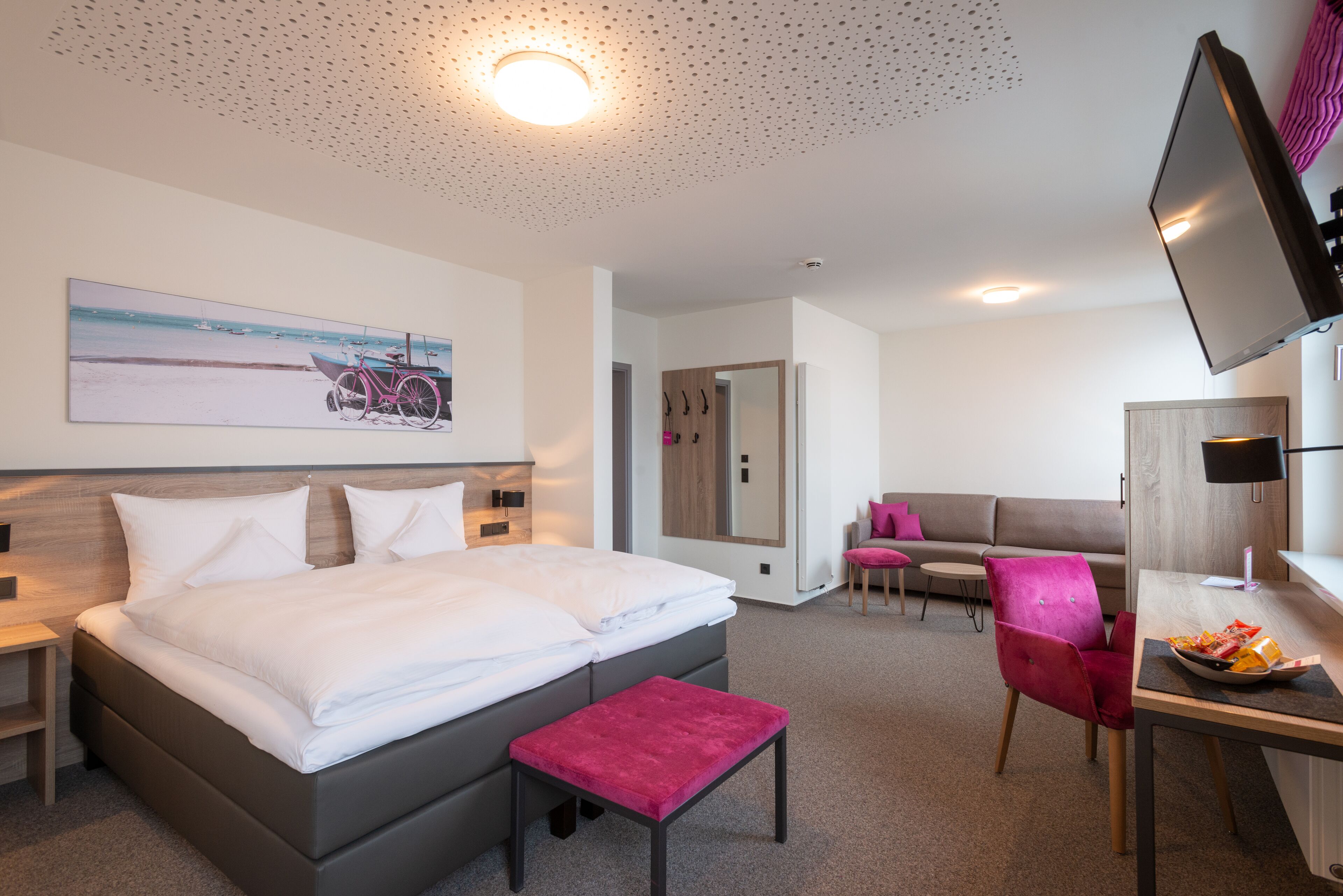 double room (comfort plus) | hypo-allergenic bedding, down duvets, desk, laptop workspace