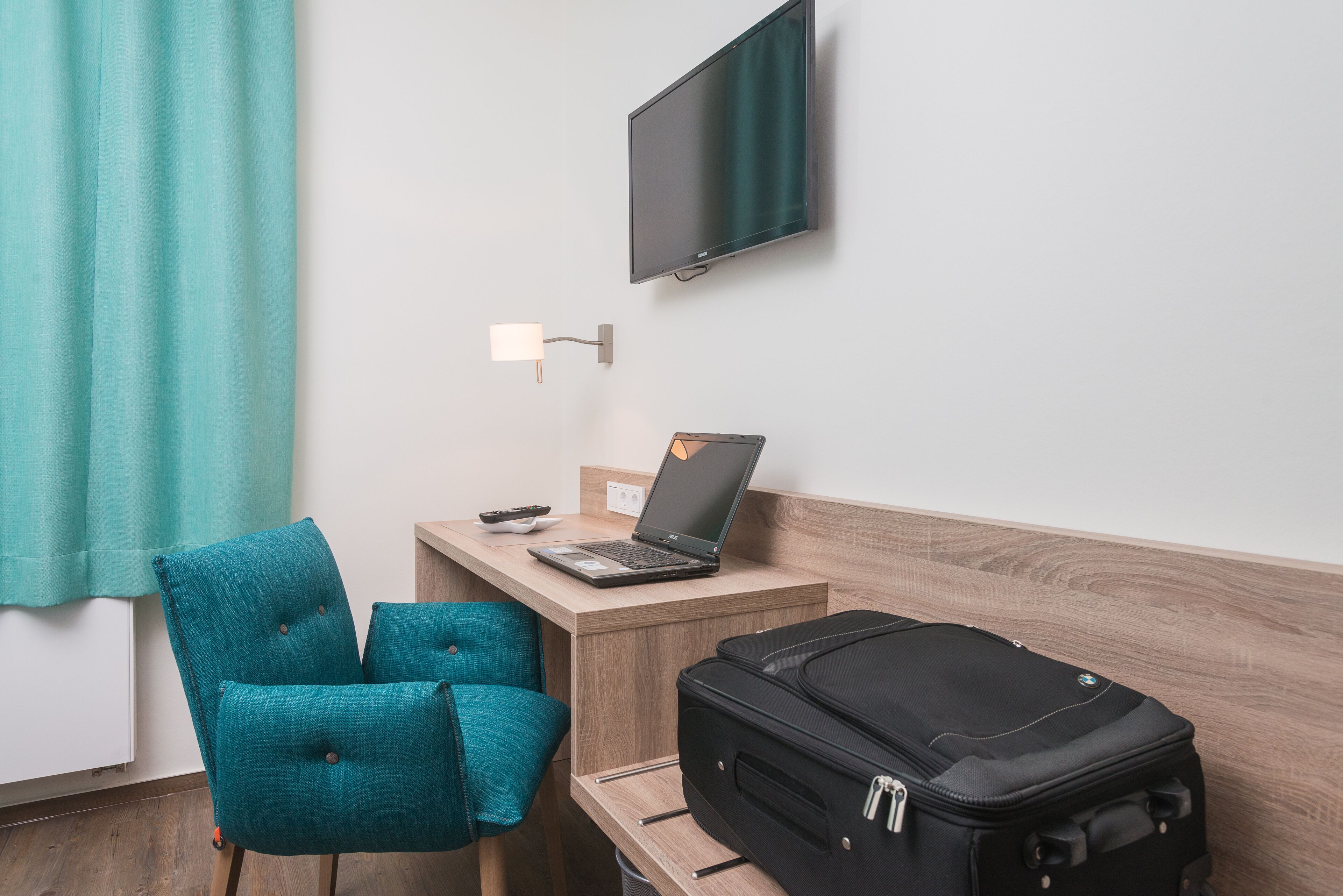 single room | room amenity