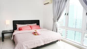 2 bedrooms, iron/ironing board, WiFi