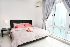 2 bedrooms, iron/ironing board, WiFi