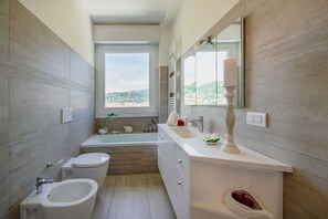 Bathroom - Victoria Apartment (Como)