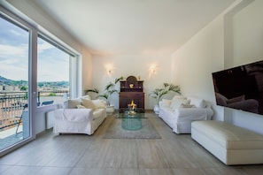 Luxury Apartment, 2 Bedrooms | Living area