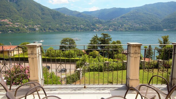 A balcony with a view of a lake and mountains. - Villa Oliveto with Pool and Lake view (Laglio)