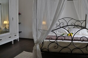 Habitación romántica | Ropa de cama de alta calidad, edredón y camas con efecto memoria