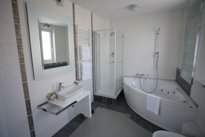 Luxury-Apartment, 1 Schlafzimmer | Badezimmer | Whirlpool, Haartrockner, Bidet, Handtücher