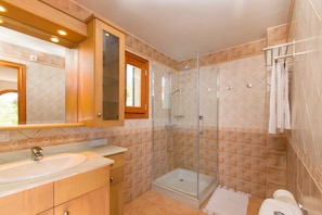 Shower, hair dryer, towels, toilet paper
