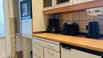 Apartment, 3 Bedrooms | Private kitchen | Fridge, oven, stovetop, dishwasher