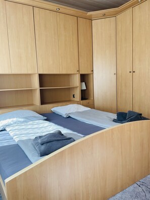 Apartment, 3 Schlafzimmer | 2 Schlafzimmer, Schreibtisch, schallisolierte Zimmer