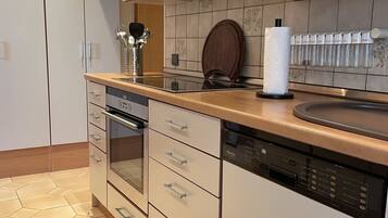 Apartment, 3 Bedrooms | Private kitchen
