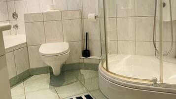 Apartment, 3 Bedrooms | Bathroom | Shower, hair dryer, towels, toilet paper