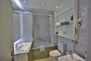 Apartment, 2 Schlafzimmer | Badezimmer