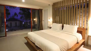 Standard Room, 1 King Bed | 1 bedroom, premium bedding, pillowtop beds, in-room safe