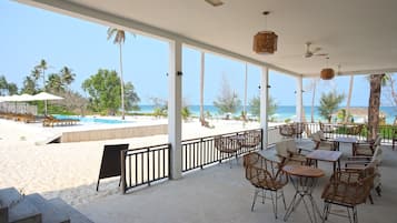 Breakfast, lunch, dinner served; international cuisine