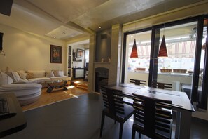Luxury Apartment, 2 Bedrooms | In-room dining - Apartment XO (Belgrade)