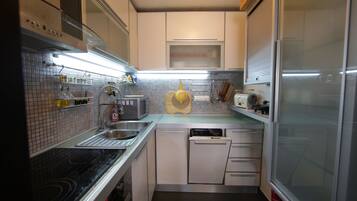 Luxury Apartment, 2 Bedrooms | Private kitchen | Fridge, microwave, oven, stovetop