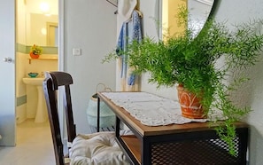 Desk, laptop workspace, blackout curtains, cots/infant beds - Vicente Home (Alcantarilla)