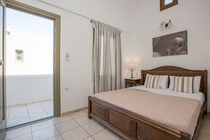 Standard Double Room | In-room safe, free cribs/infant beds, rollaway beds, free WiFi