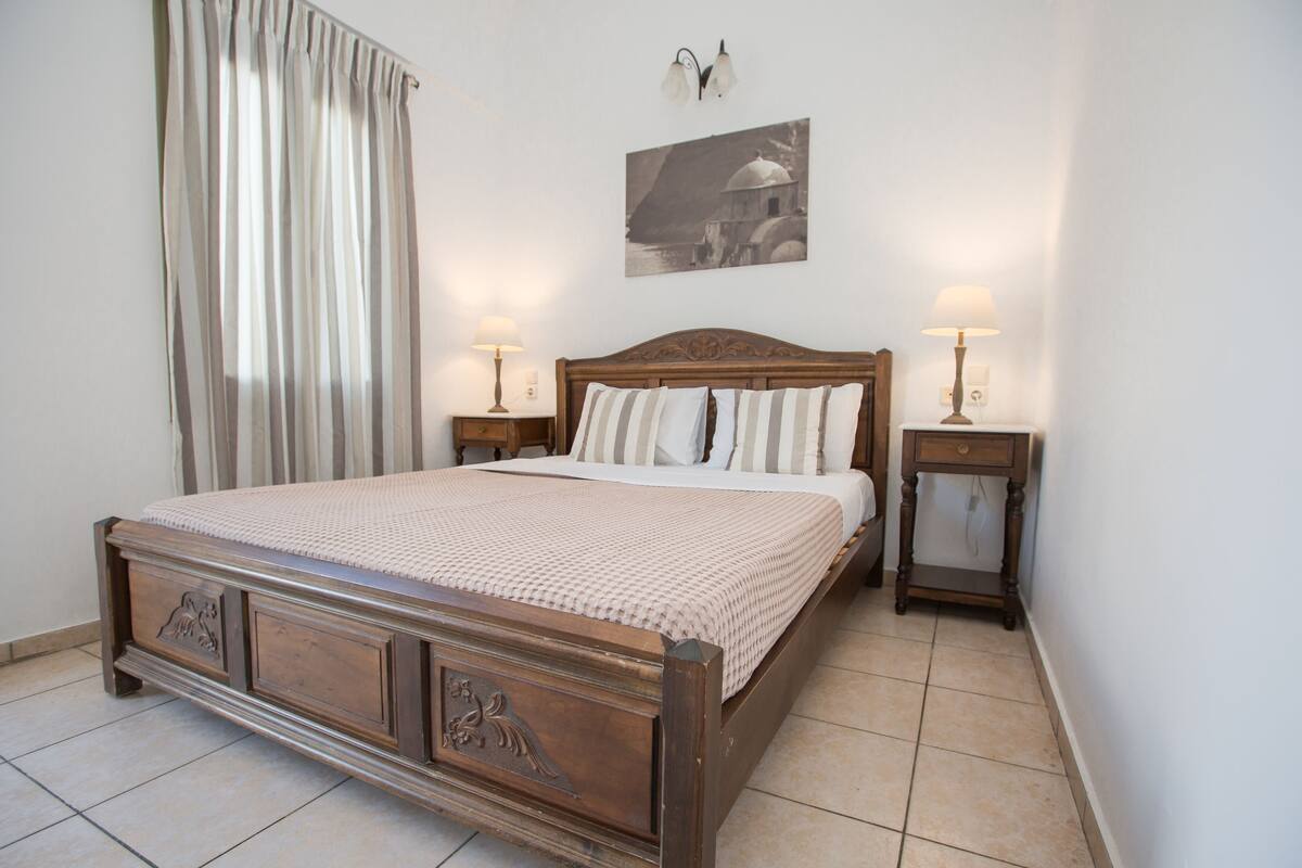 Standard Double Room | In-room safe, cribs (free), rollaway beds (surcharge), WiFi (free)