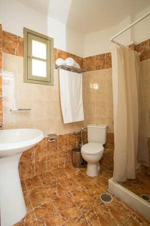 Shower, free toiletries, hair dryer, towels - Aldea (Santorini)