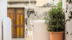 Exterior detail - Aldea (Santorini)
