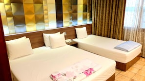 Desk, laptop workspace, soundproofing, free WiFi - Sungsan hotel (Changwon)