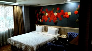 Desk, laptop workspace, soundproofing, free WiFi - Sungsan hotel (Changwon)