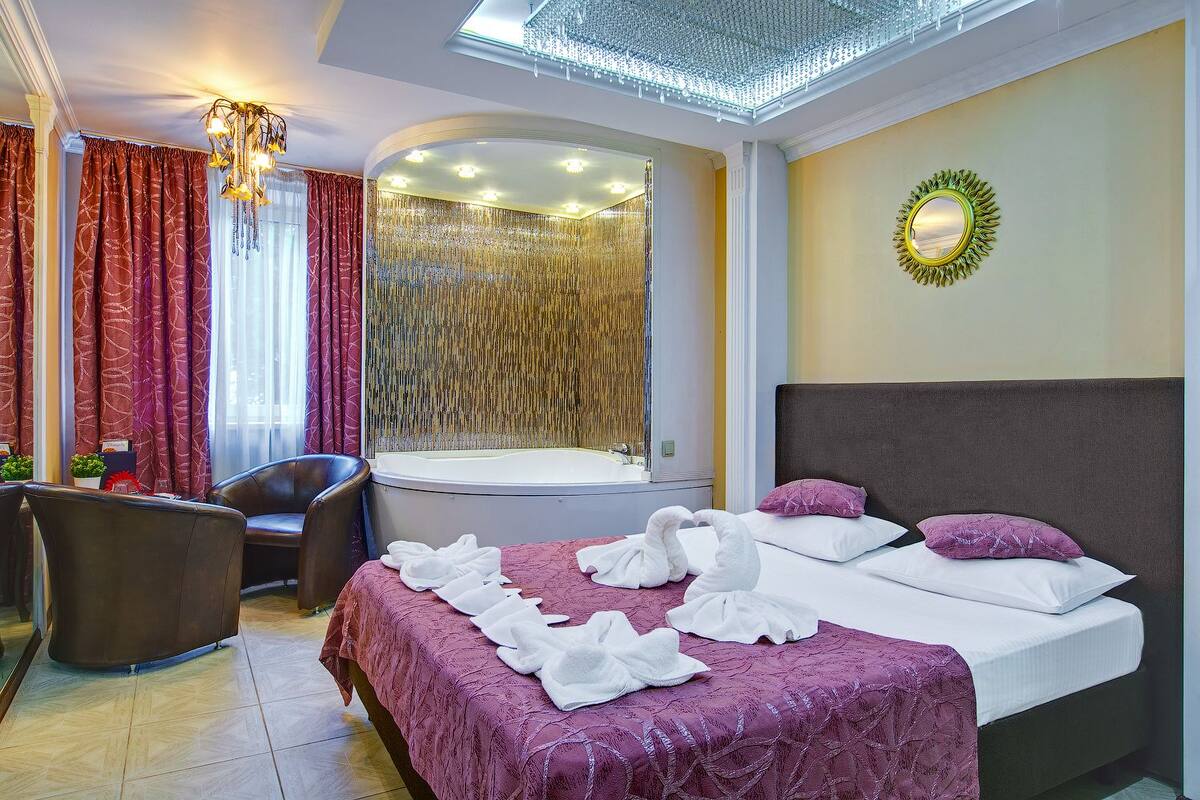 1 bedroom, blackout curtains, soundproofing, iron/ironing board