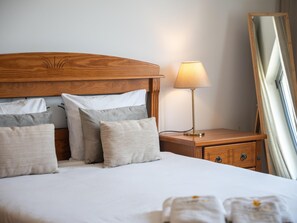 2 bedrooms, iron/ironing board, Internet, bed sheets
