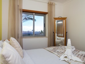 2 bedrooms, iron/ironing board, internet, bed sheets