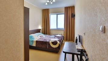 1 chambre, minibar, bureau, fer et planche Ă repasser