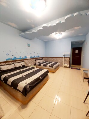 A room with two beds, a ceiling fan, and a door. - Happy Heart B&B (Taitung)