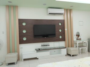 Desk, blackout drapes, free WiFi - Happy Heart B&B (Taitung)
