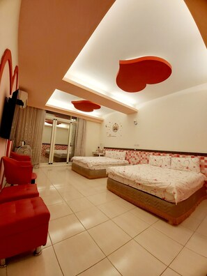 Desk, blackout drapes, free WiFi - Happy Heart B&B (Taitung)