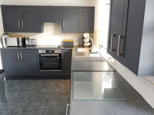 The Shakespeare Lodge - Sleeps up to 12 - Large HOT TUB