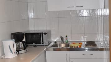 Basic Condo, 2 Bedrooms, Non Smoking | Private kitchenette | Coffee/tea maker, electric kettle, highchair